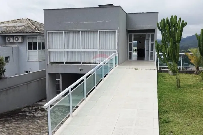 Casa para Locação com 4 dormitórios no condomínio Campos do Conde