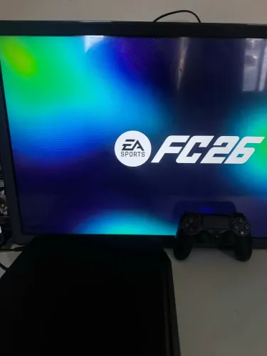 PS4 SLIM 1TERA/ FIFA 26, COD, f1 + 15 JOGOS