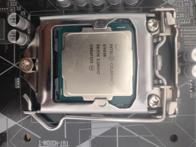 Celeron g4930