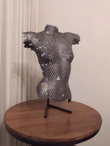 Escultura industrial / busto feminino 