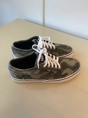Tênis super confortável e estiloso calça 39/40