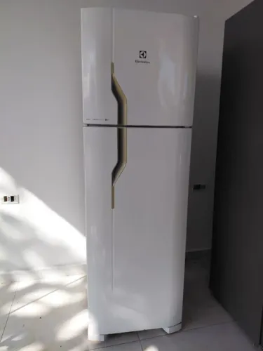 Vendo Geladeira Electrolux 261 Litros, 110 Volts, FrostFree E Com 3 Meses De Garantia