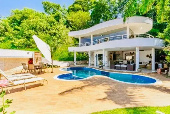 Casa à Venda no Condomínio Chácara Flora em Valinhos, no bairro Chácara Flora.