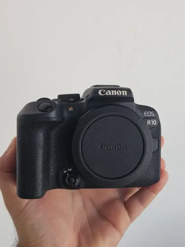 Canon R10 usada