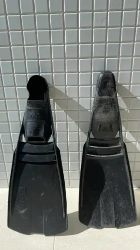 Pés de pato mergulho