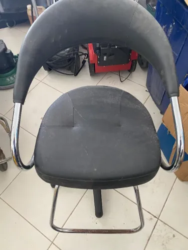 Vendo uma cadeira de barbeiro
