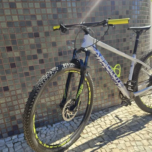 Bicicleta Carbono 29 - Quadro M | Grupo SRAM GX Apenas 400 km de uso