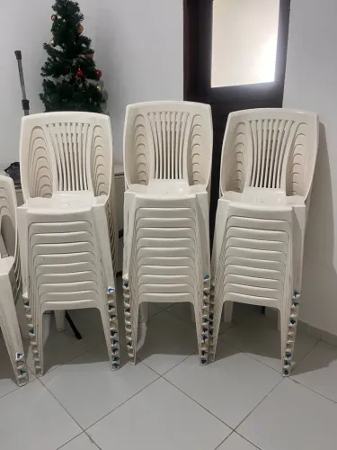 Cadeiras plásticas