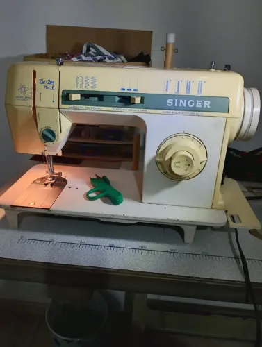 Máquina Singer Zig Zag Plus 16 