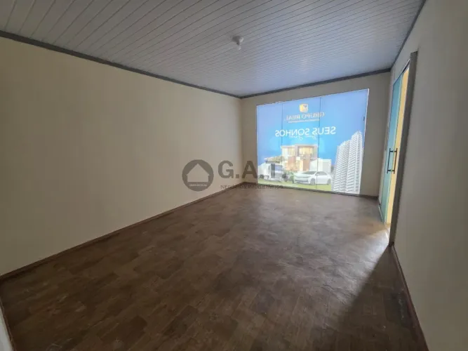 Casa Comercial para Locação em Sorocaba-SP: Espaço Profissional no Centro com 4 Salas e 4