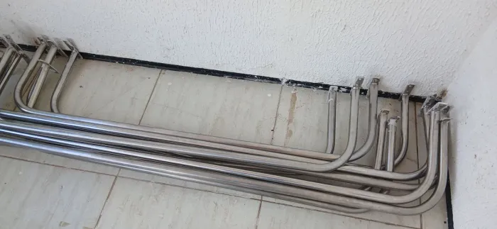 Vendo 10 araras de inox em perfeito estado de conservação