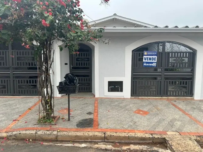 Casa térrea na região Santa Terezinha