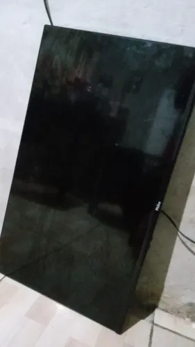 Tv Philips 32polegada quebrada/ retirada de peças