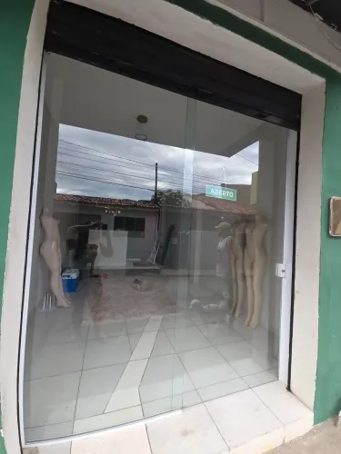 Portas de vidro com armação de metal 