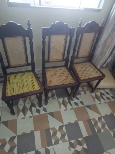 Cadeiras estilo colonial em madeira com palhinha sintética