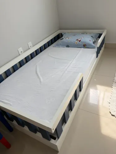 Vendo cama montessoriana solteiro em EXCELENTE ESTADO