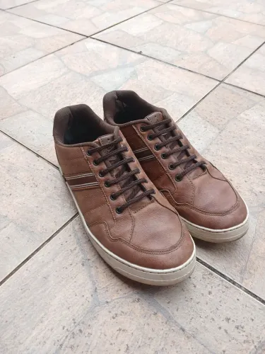 Vendo sapatênis marrom 