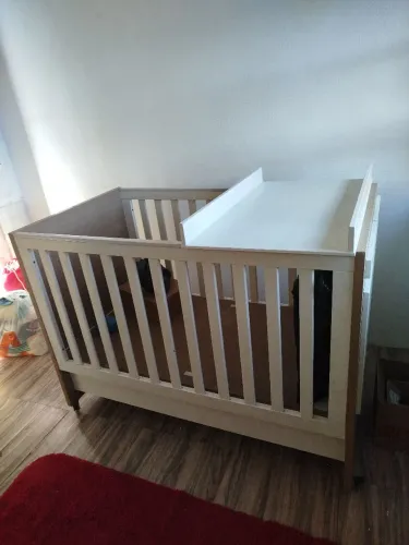 Berço que vira mini cama.