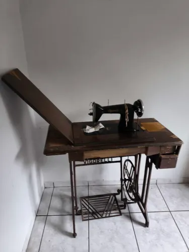 Máquina de costura antiga