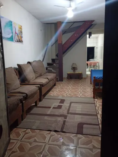 Alugo para temporada, 5 minutos da praia, sobrado 
