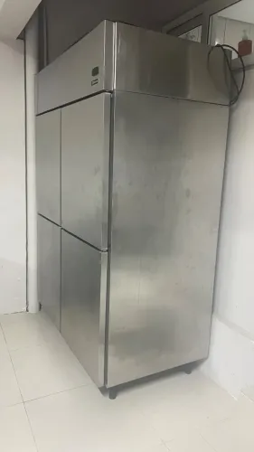REfrigerador vertical comercial 4 portas restaurantes Macom