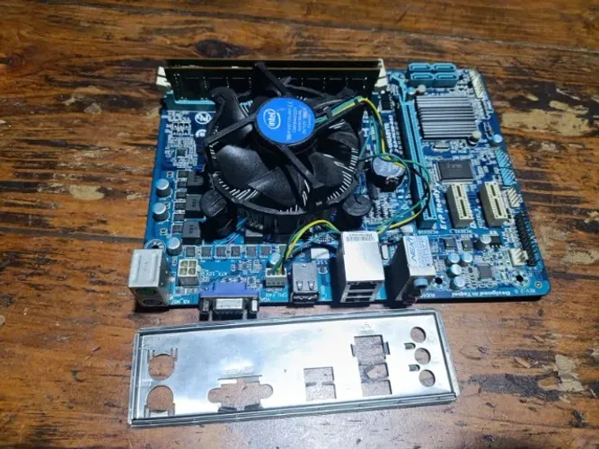 Placa Mãe H61 Gigabyte 6GB Ram Cooler
