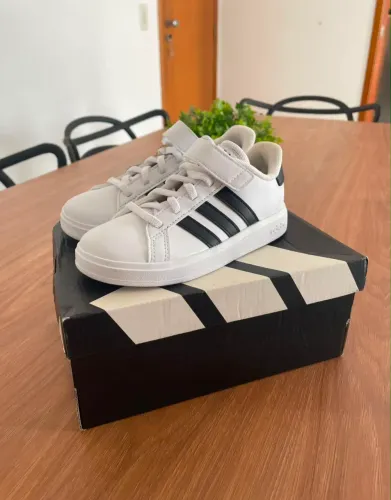 Tênis adidas infantil