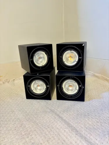 VENDO KIT 4 SPOTS SOBREPOR PRETO