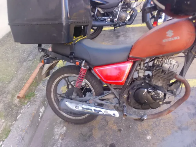Vendo Suzuki intruder por 5 mil. Tabela está 7 mil