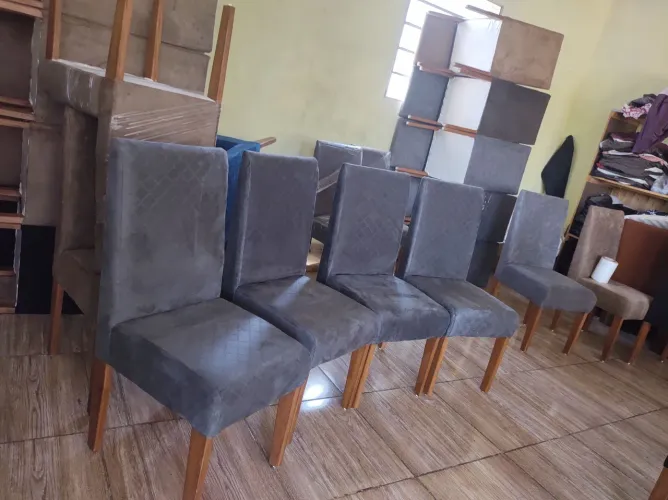 Cadeiras almofadadas para sala de jantar
