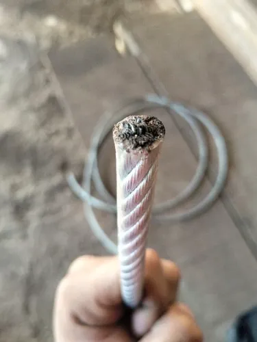 58 CABOS DE AÇO COM REVESTIMENTO DE SILICONE ? APROX. 4 METROS CADA
