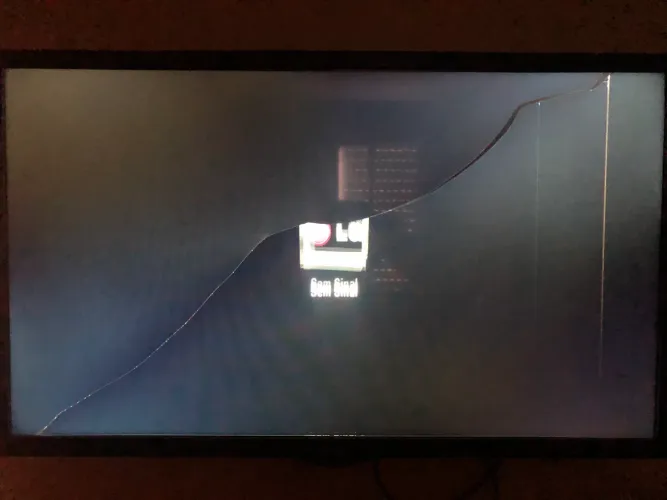 TV LG 32 polegadas Tela quebrada