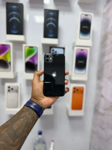 IPHONE 11 - 64GB ? R$ 999