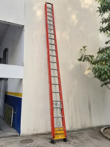 ESCADAS DE FIBRA ALTA RESISTÊNCIA