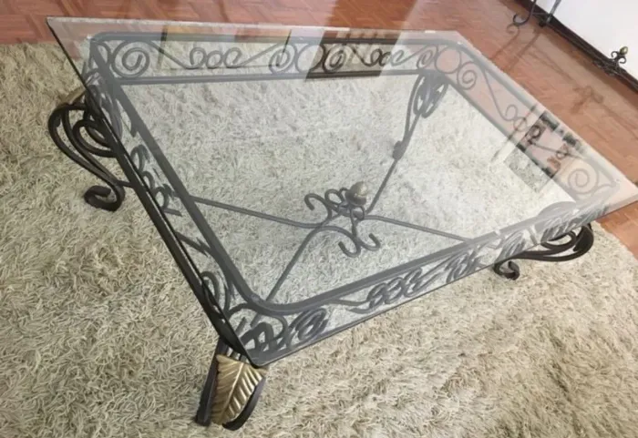 Mesa de centro de ferro envelhecido com tampo de vidro 12mm