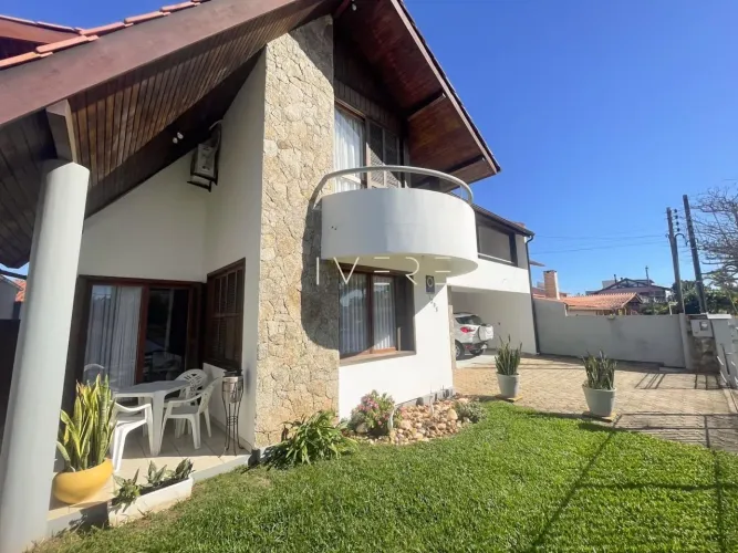 Casa ampla com piscina térmica | PRAIA DA DANIELA | 4 quartos (1 suíte) 