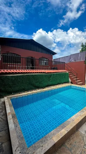 Casa de festa com piscina 
