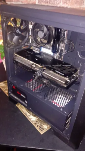 PC Gamer Ryzen 3 3300X + RX 7600 8GB