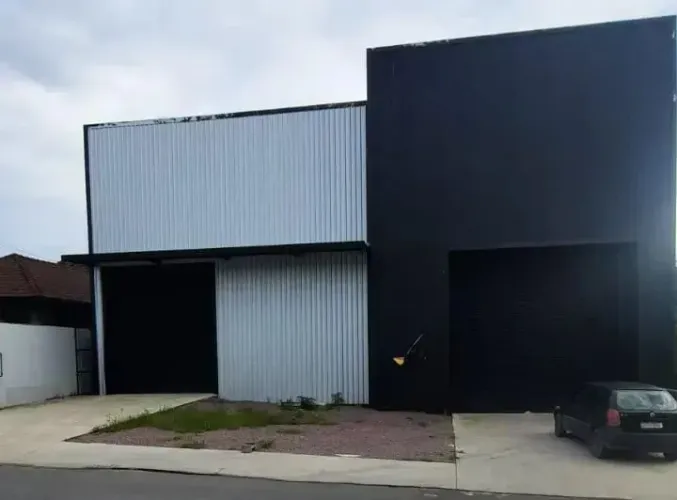 Galpão para aluguel possui 900m2 em Tarumã - Manaus - AM