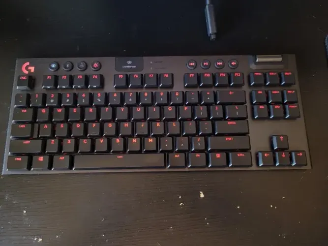 Teclado Mecânico Gamer Sem Fio Logitech G915 TKL com RGB LIGHTSYNC, USB ou Bluetooth