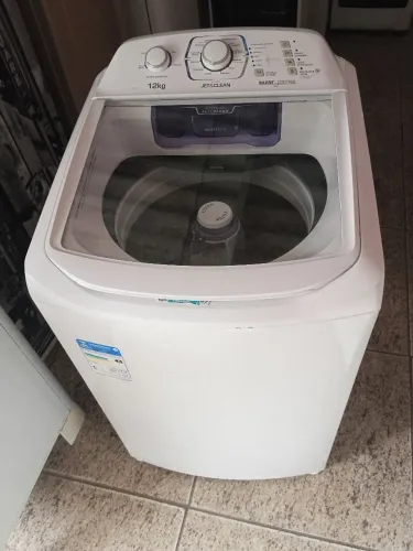 Lavadora Eletrolux turbo 12 kg com cesto de inox tudo funcionando ok em ótimo estado