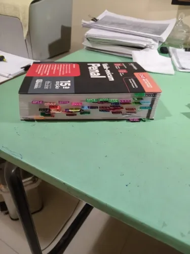 Vende-se livro VADE - MECUM PENAL OAB 15 edição