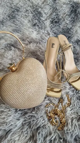 Sandália Feminina em stress + Bolsa glamour em formato de coração