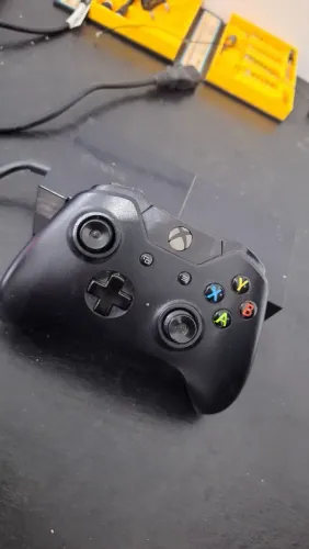 Fonte original e controle original xbox one fat, preço a se discutir