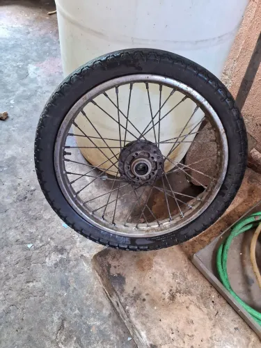 Roda raiada com pneu moto desapego 