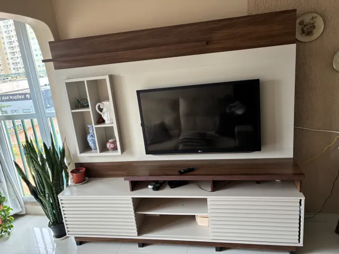 Estante com painel