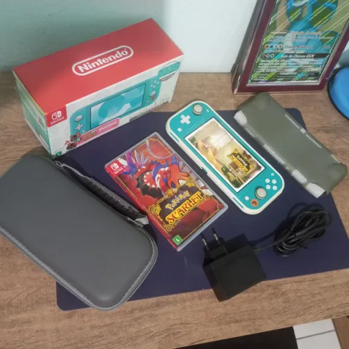 Nintendo Switch Lite & Pokémon Scarlet + Acessórios