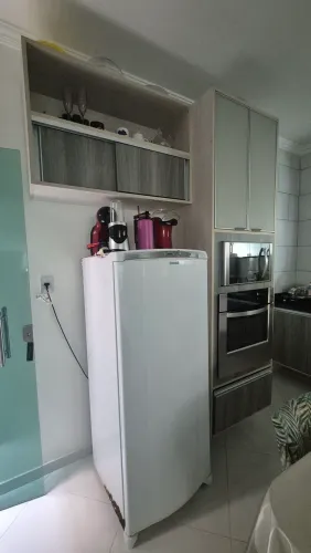 Vendo frezer gaveta concordado com algumas marcas de uso gelando perfeitamente