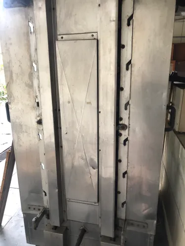 Máquina de assar frangos a carvão 60