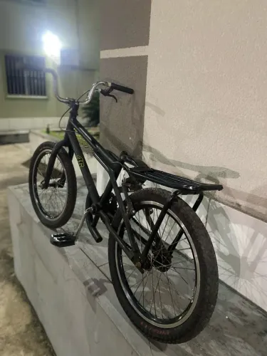 Bicicleta aro 20 preta montadinha